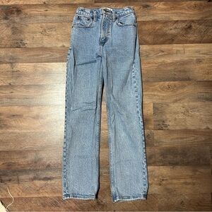 Abercrombie & Fitch Ultra High Rise 90s Straight Jean (light wash)